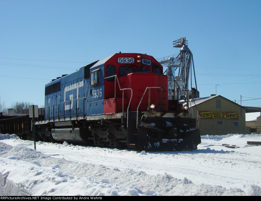 GTW 5936 on L507 heads for Charter Steel